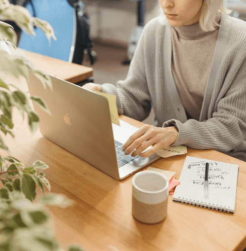 QuantiaGPT v3+ equipo de apoyo ilustración